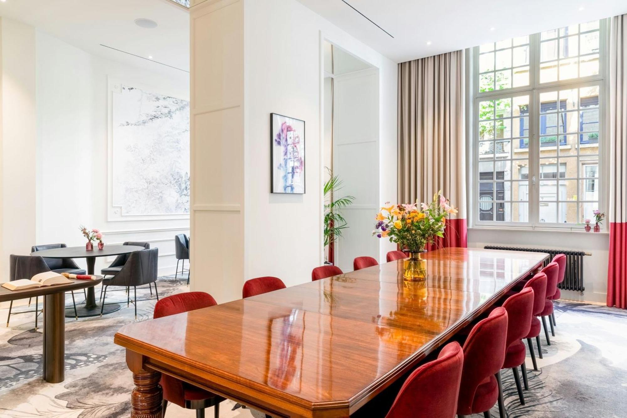 מלון Sapphire House Antwerp, Autograph Collection מראה חיצוני תמונה The boardroom at the London headquarters