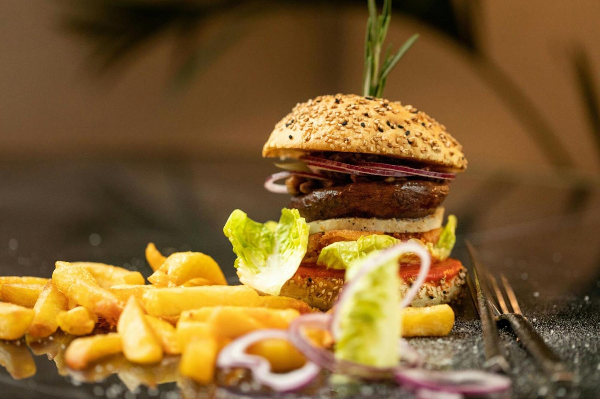 מלון Sapphire House Antwerp, Autograph Collection מראה חיצוני תמונה A vegetarian burger