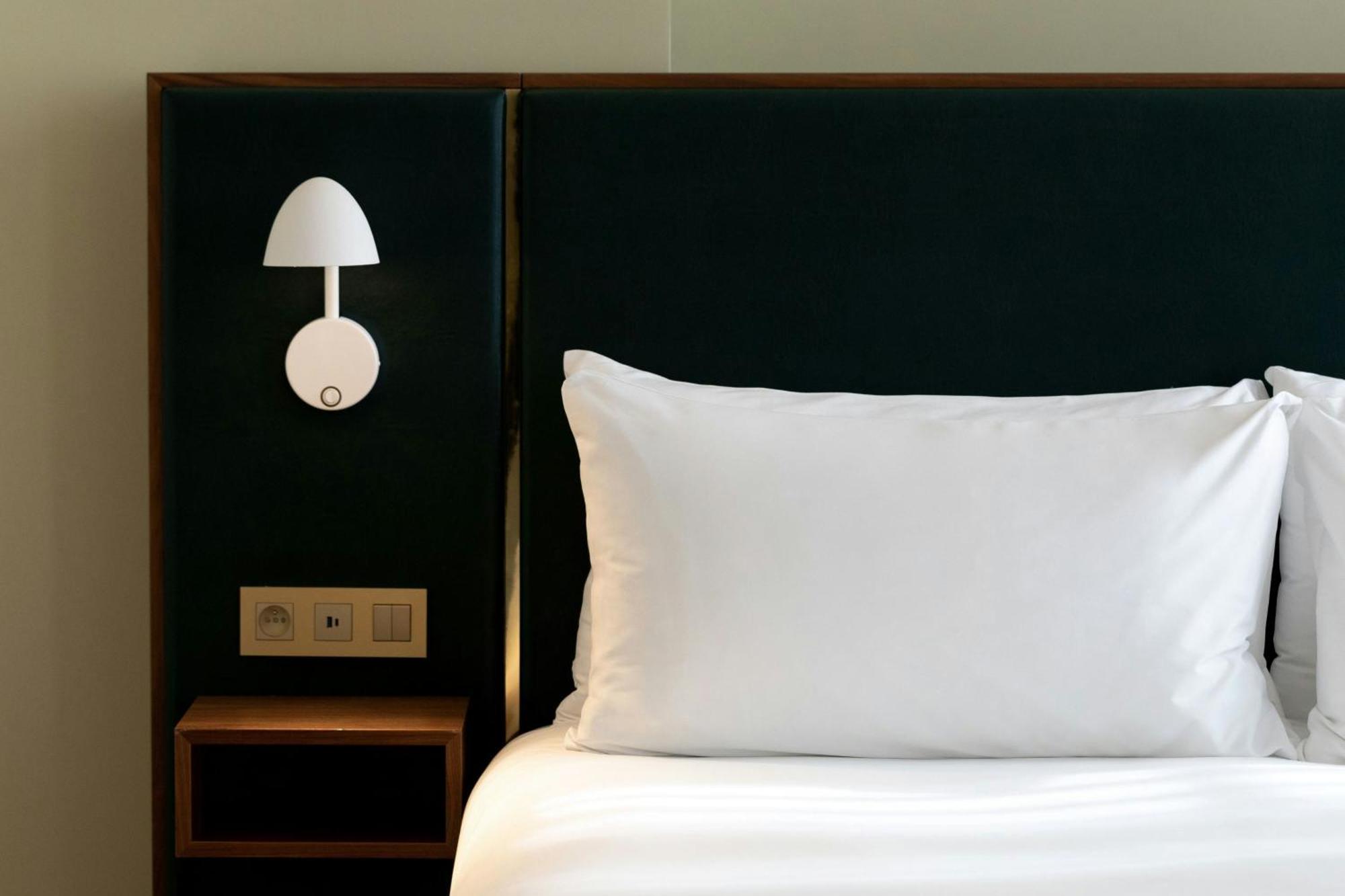 מלון Sapphire House Antwerp, Autograph Collection מראה חיצוני תמונה A pillow
