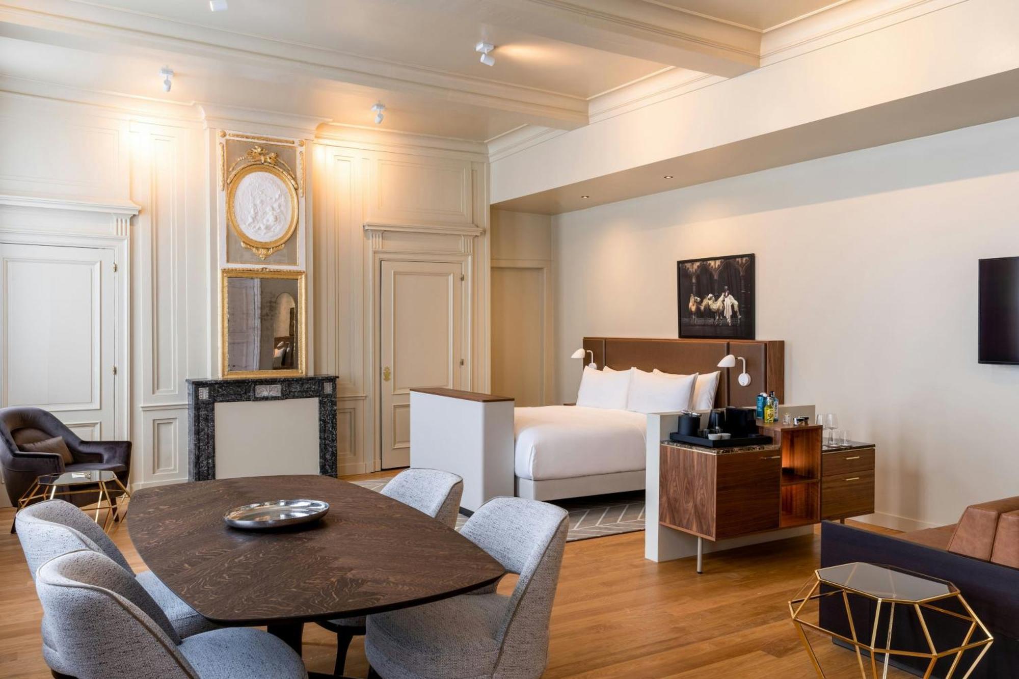 מלון Sapphire House Antwerp, Autograph Collection מראה חיצוני תמונה A suite at the hotel