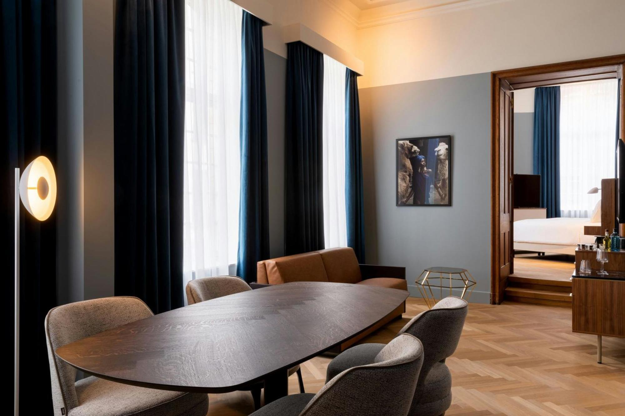 מלון Sapphire House Antwerp, Autograph Collection מראה חיצוני תמונה The interior of a suite at the hotel